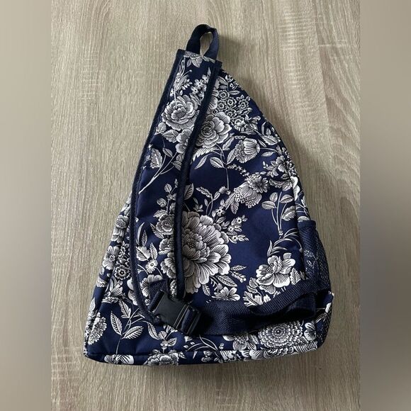 NWOT … Blue Floral Navy Sling Bag - Picture 2 of 4